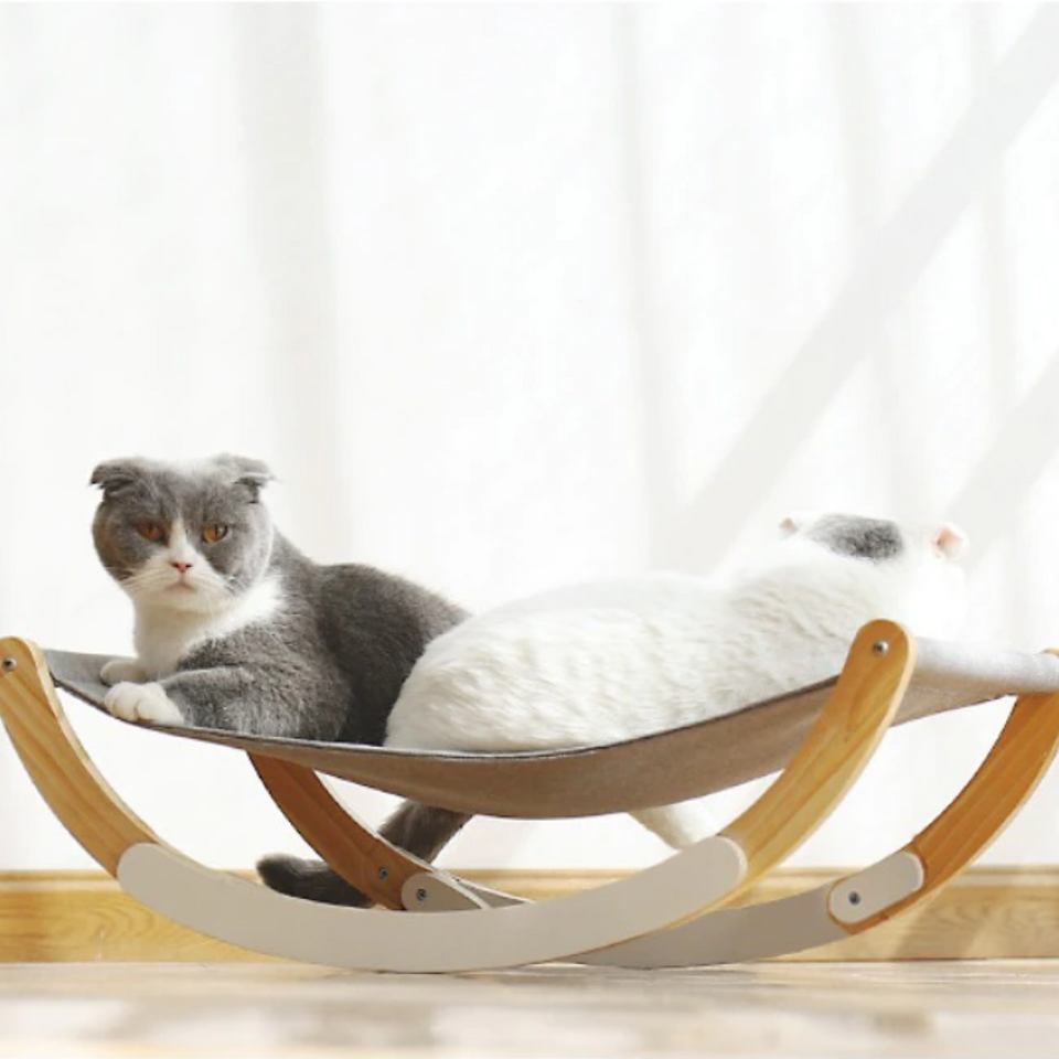 Rede Luxo Pet Premium™ – Descanso Elevado com Base de Madeira
