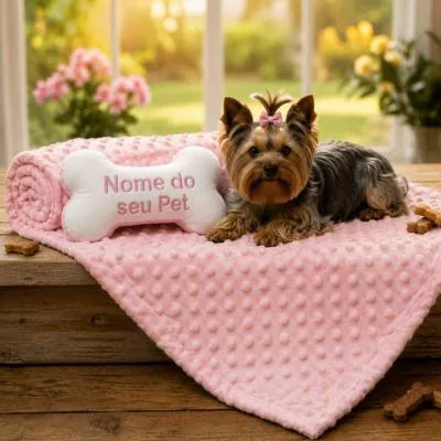 Kit manta e almofada ossinho personalizada com nome do pet em rosa com cachorro